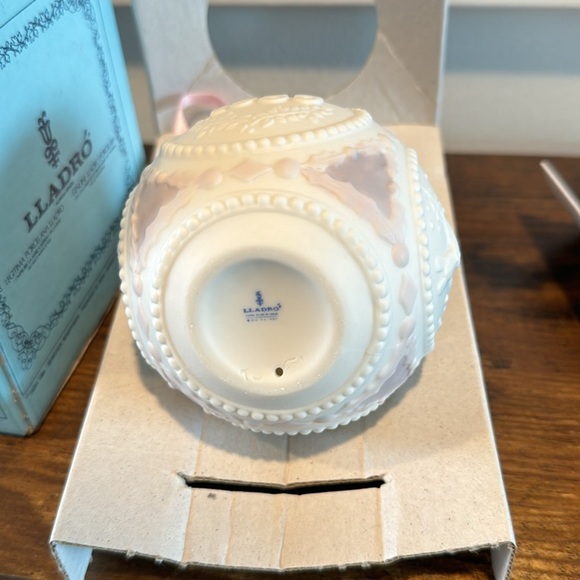 Lladro Bola Navidad Christmas Ornament in Box #5656 Dated 1989 Pink/White Ball - Picture 6 of 8